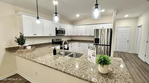 711 N Pine Ave, Green Cove Springs, FL 32043