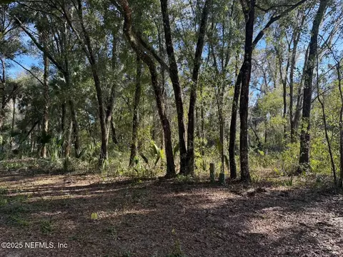 105 Boyleston St, Interlachen, FL 32148
