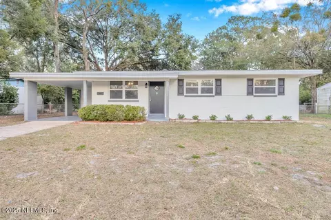 1827 Debutante Dr, Jacksonville, FL 32246