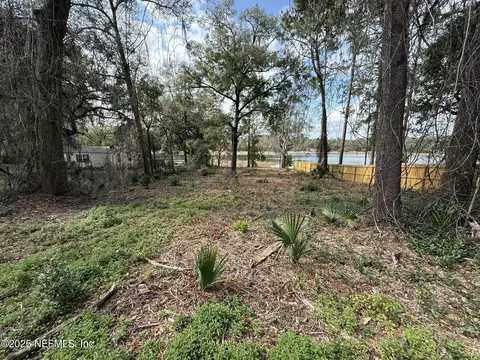 329 N County Road 315, Interlachen, FL 32148