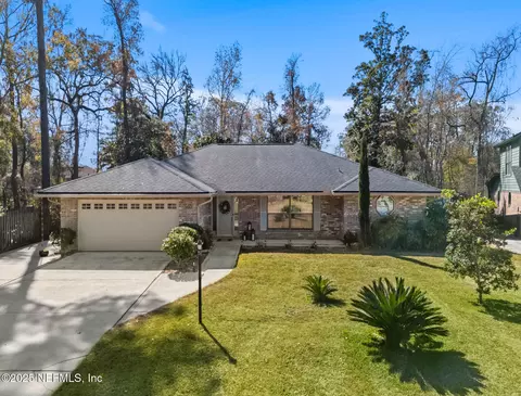 560 Los Palmas Dr, Fleming Island, FL 32003