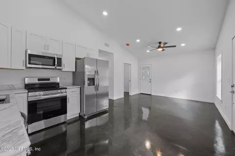 102 Frontenac St, Interlachen, FL 32148
