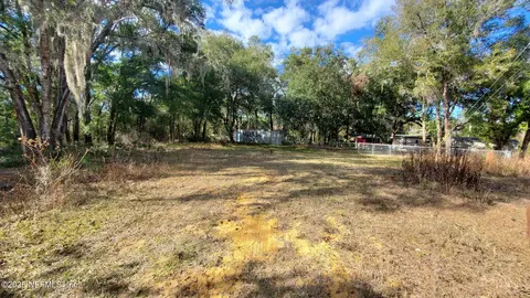 235 Hayes Dr, Interlachen, FL 32148