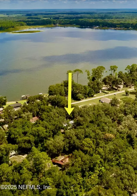 414 Holiday Dr, Interlachen, FL 32148 photo 1
