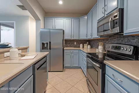 6133 Clearsky Dr, Jacksonville, FL 32258