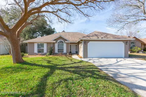 8058 Charmont Dr S, Jacksonville, FL 32277