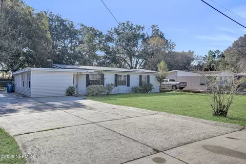 2431 Lake Lucina Dr N, Jacksonville, FL 32211