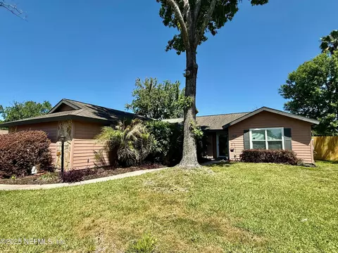 1864 Lakotna Dr, Orange Park, FL 32073