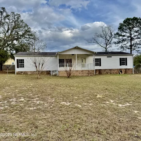 102 Athens St, Interlachen, FL 32148