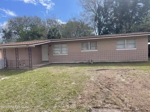 6872 Snow White Dr, Jacksonville, FL 32210