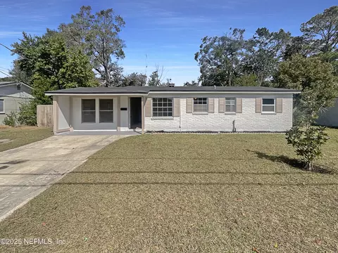 567 Renne Dr N, Jacksonville, FL 32218
