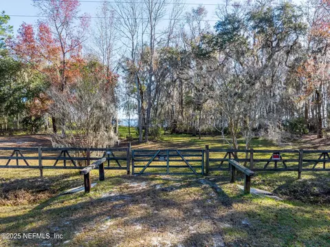 248 Saint Johns Dr, Palatka, FL 32177