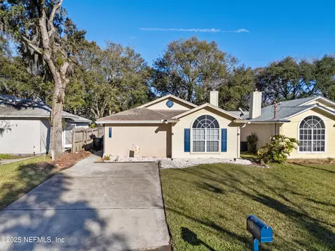 571 Camelia St, Atlantic Beach, FL 32233