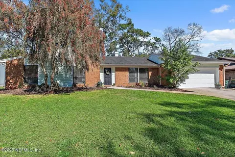 7043 Holiday Hill Ct, Jacksonville, FL 32216
