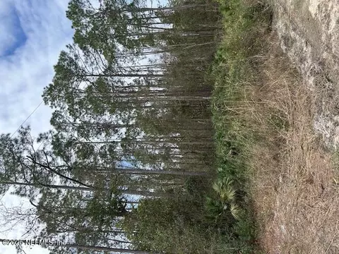 113 Lobster Pl, Palatka, FL 32177