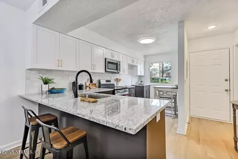 2133 Dunes Way Dr N, Jacksonville, FL 32225