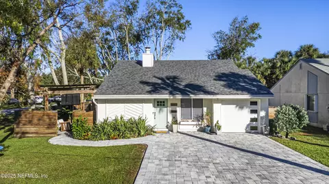 327 8th St N, Jacksonville Beach, FL 32250