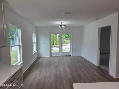 Living - 54356 Jamie Dr, Callahan, FL 32011 photo 2 of 4