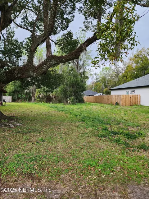 579 Pine Ave, Green Cove Springs, FL 32043