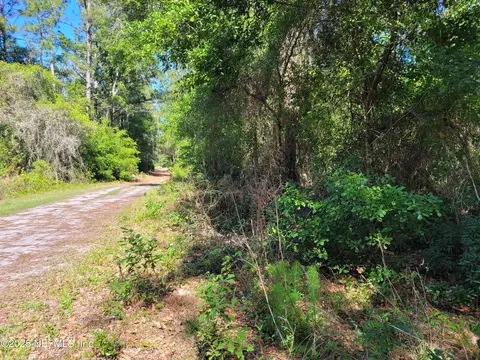 209 Southern Ave, Crescent City, FL 32112