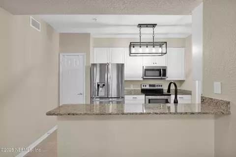 8539 Gate Pkwy W #624, Jacksonville, FL 32216