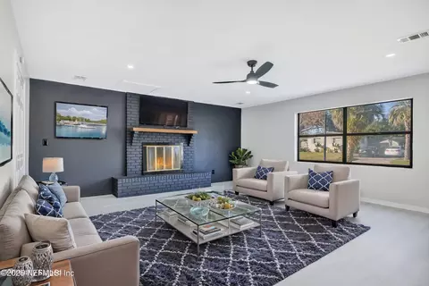 5548 Fargo Dr N, Jacksonville, FL 32207
