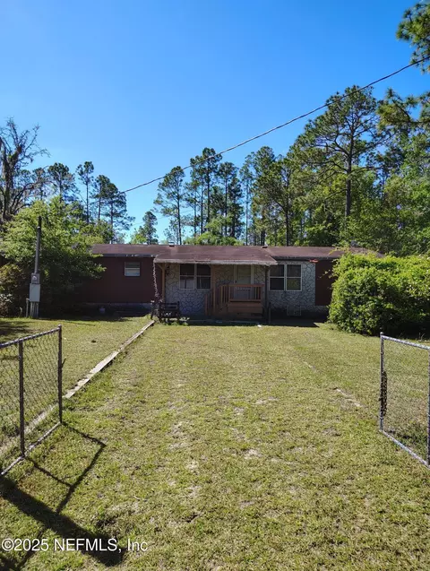 107 Peebles Rd, Interlachen, FL 32148