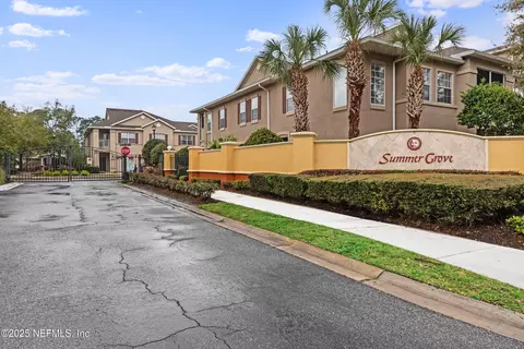 3869 Summer Grove Way N, Jacksonville, FL 32257