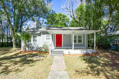 818 Cove St, Green Cove Springs, FL 32043