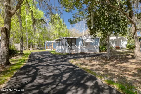 535 Jack Ln, Satsuma, FL 32189