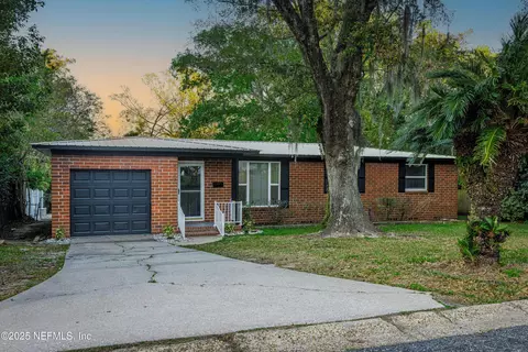 8713 Emerald Isle Cir S, Jacksonville, FL 32216