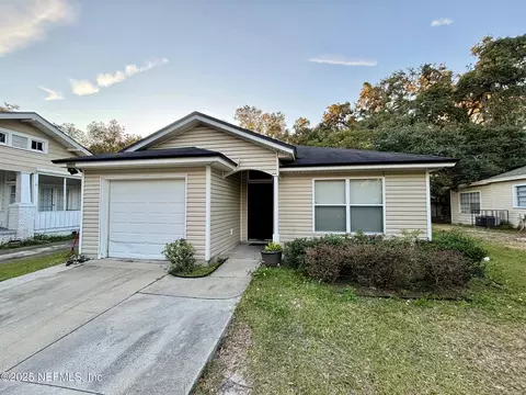 6416 Sapphire Dr, Jacksonville, FL 32208