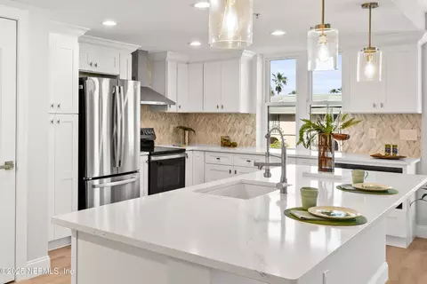 115 9th Ave S #201, Jacksonville Beach, FL 32250