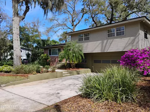 19 Oakwood Rd, Jacksonville Beach, FL 32250