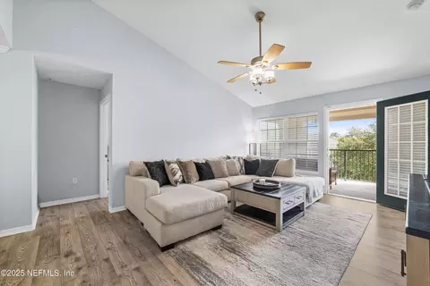 7800 Point Meadows Dr #434, Jacksonville, FL 32256