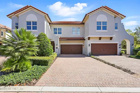 5043 Paradise Pond Ln, Jacksonville, FL 32207