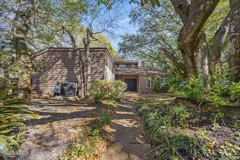 335 Garden Ln, Atlantic Beach, FL 32233