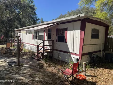 208 Lakeview Dr, Melrose, FL 32666
