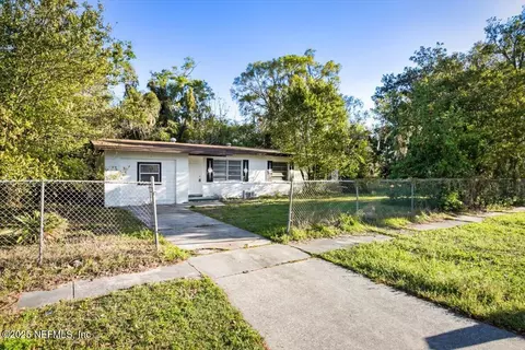 7567 Strato Rd, Jacksonville, FL 32210