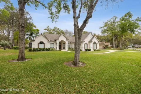 400 Oak Pond Dr, Saint Johns, FL 32259