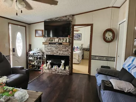 122 Miller Rd, Pomona Park, FL 32181