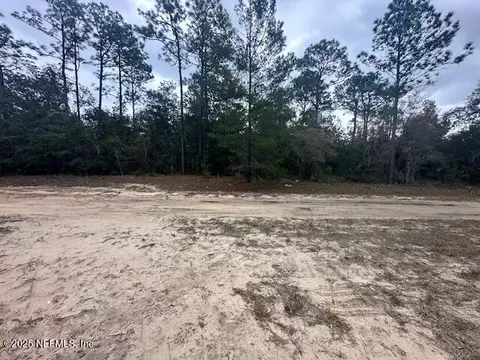 104 Roberto Ln, Florahome, FL 32140