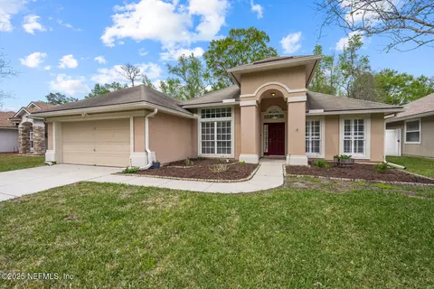 519 Apple Creek Dr, Jacksonville, FL 32218