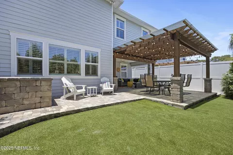 4037 Seaside Dr E, Jacksonville Beach, FL 32250