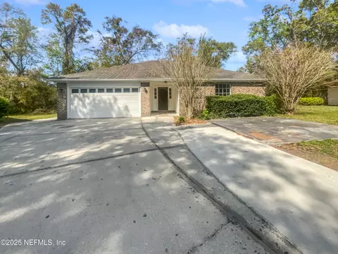 5933 Copper Lake Dr, Jacksonville, FL 32218