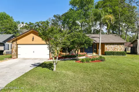 6121 Island Forest Dr, Fleming Island, FL 32003