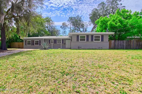 10568 Lake View Rd E, Jacksonville, FL 32225