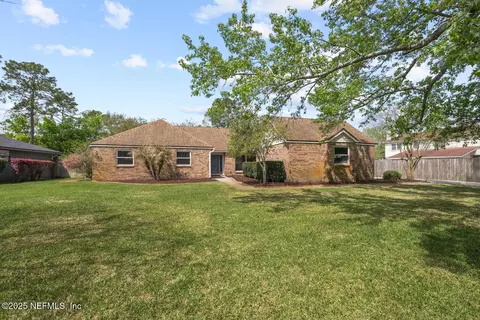2270 The Woods Dr E, Jacksonville, FL 32246