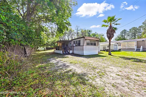 885 W River Rd, Palatka, FL 32177