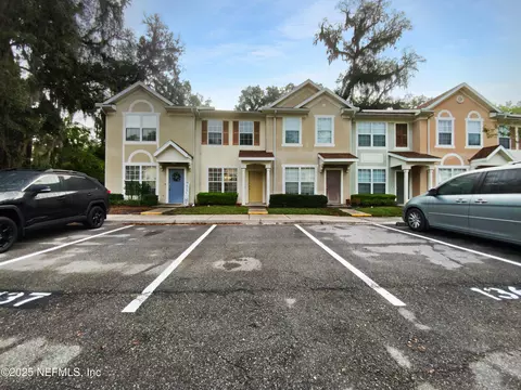 3517 Twisted Tree Ln, Jacksonville, FL 32216